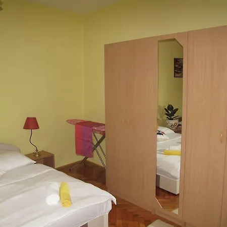 Apartman Leina *